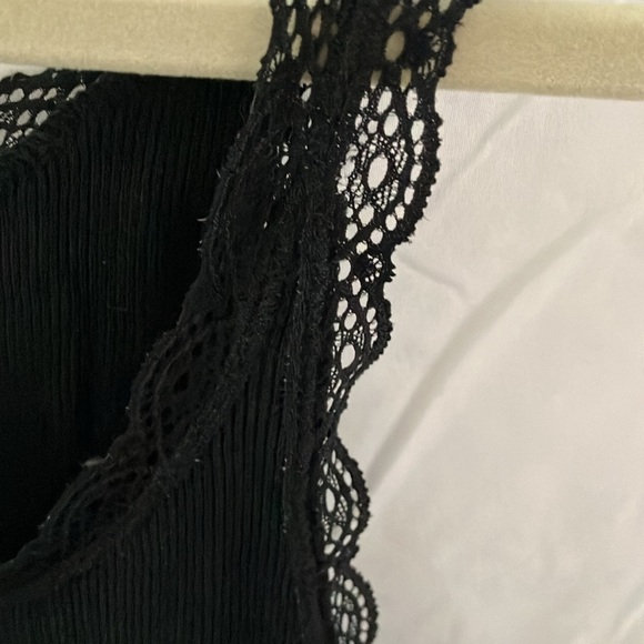 Banana Republic: Black, lace trimmed, ribbed tank top- size XL - Picture 4 of 9